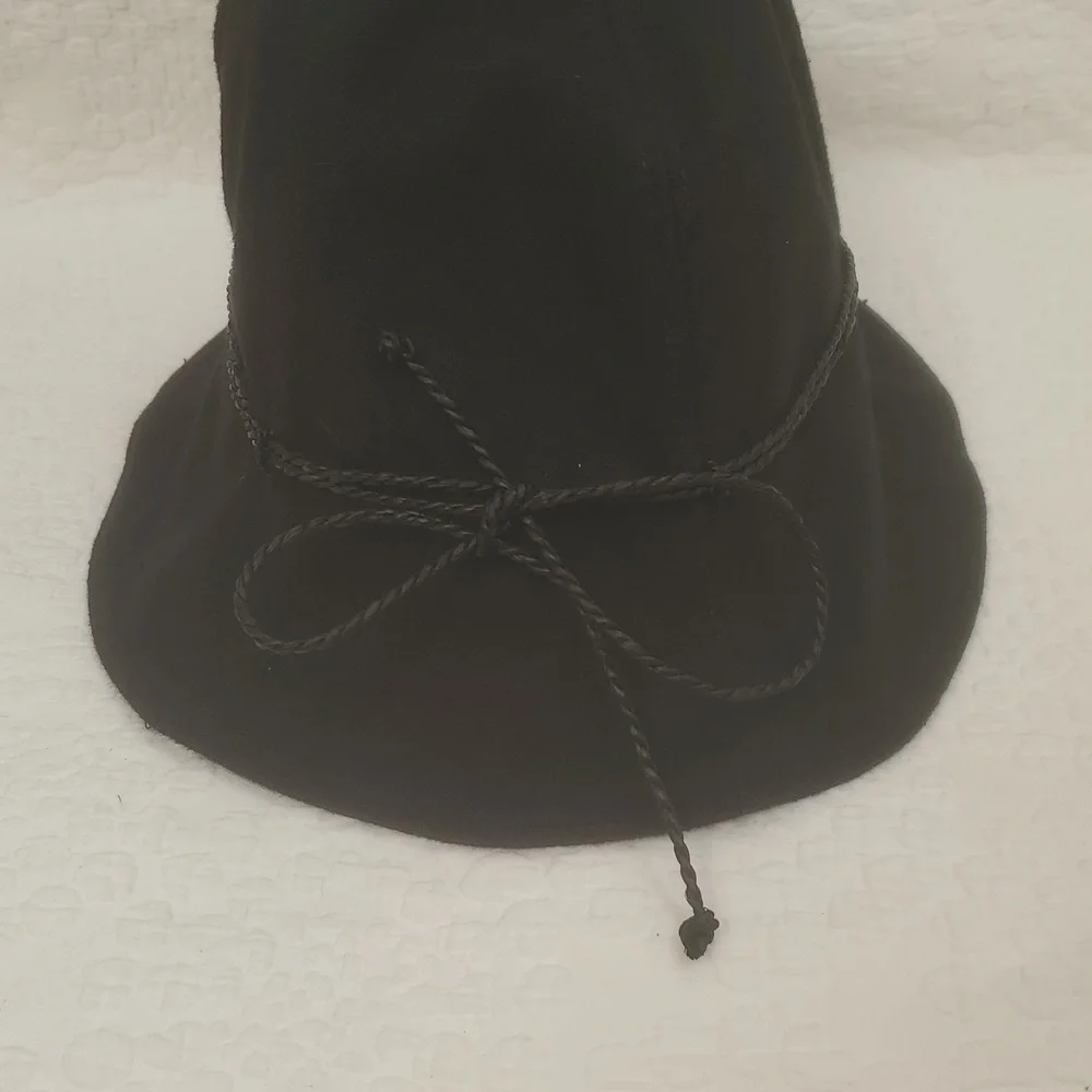 HELEN KAMINSKI LOGO-CHARM COTTON BUCKET HAT IN BLACK : SIZE:ONE SIZE